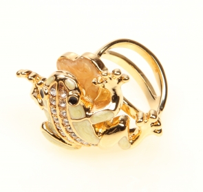 Кольцо с огромной желтой лягушкой