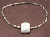 Ожерелье с костяной подвеской №3